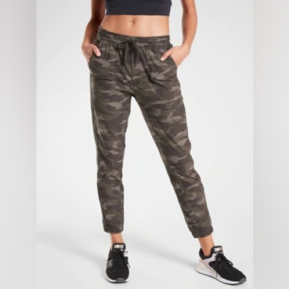 EUC Athleta Camo Farallon Jogger